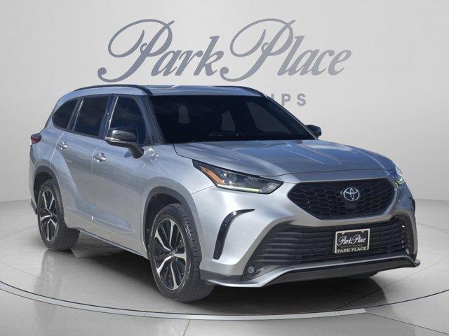 used 2021 Toyota Highlander car, priced at $27,460