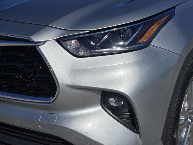 used 2020 Toyota Highlander car, priced at $28,992