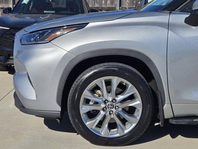 used 2020 Toyota Highlander car, priced at $28,992