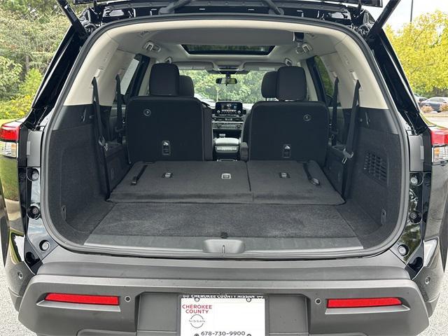 2025 Super Black Nissan Pathfinder