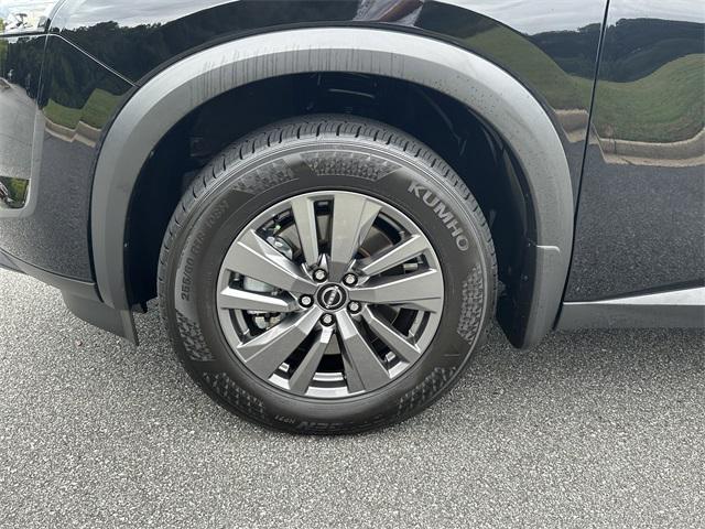 2025 Super Black Nissan Pathfinder