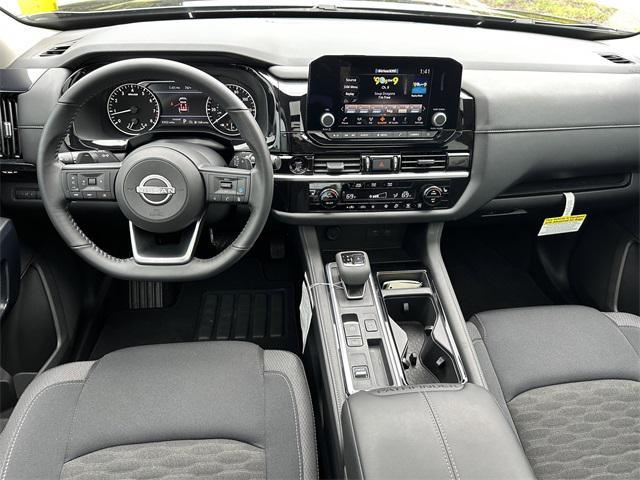 2025 Super Black Nissan Pathfinder