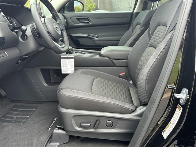 2025 Super Black Nissan Pathfinder
