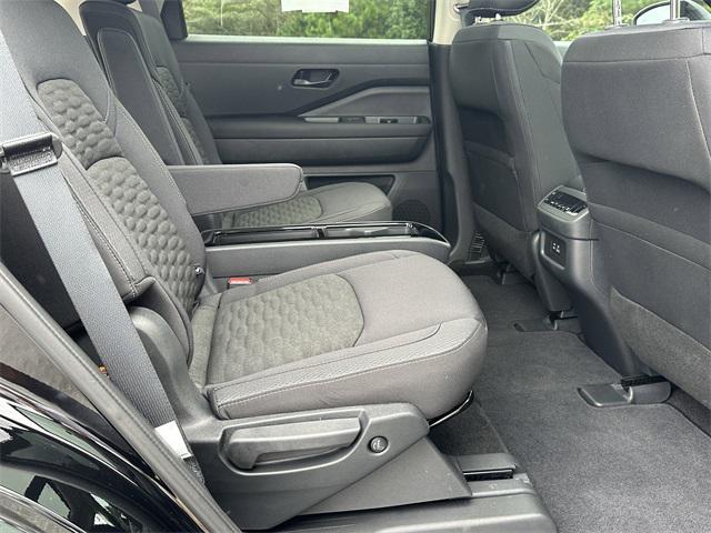 2025 Super Black Nissan Pathfinder