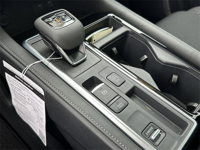 2025 Super Black Nissan Pathfinder