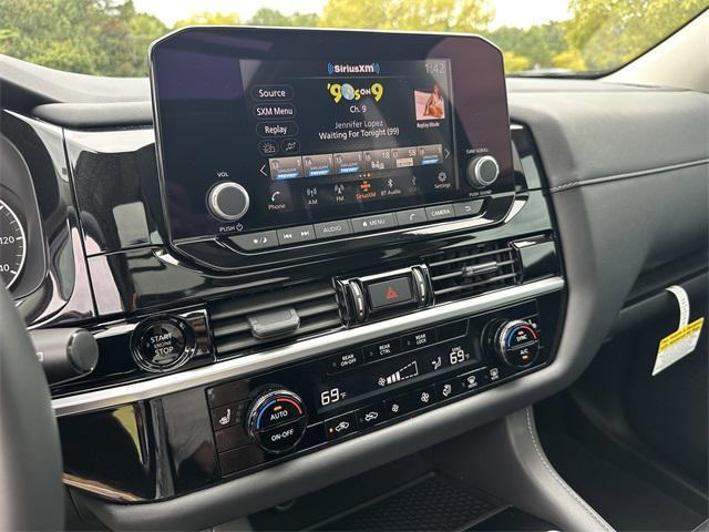 2025 Super Black Nissan Pathfinder