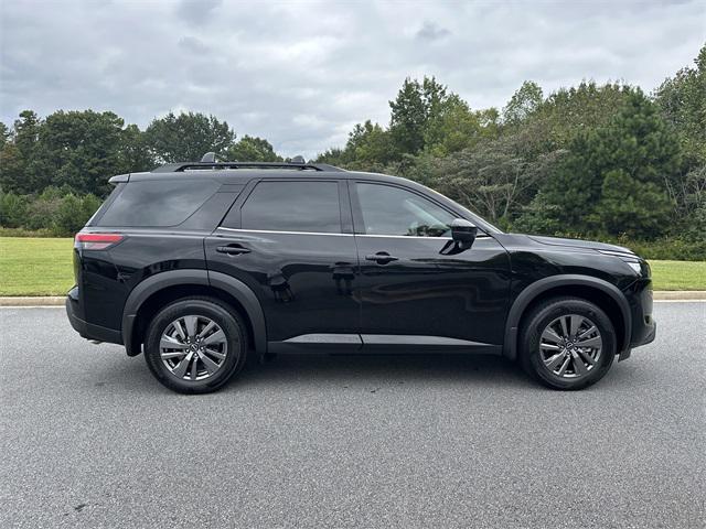 2025 Super Black Nissan Pathfinder