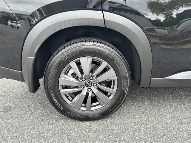 2025 Super Black Nissan Pathfinder