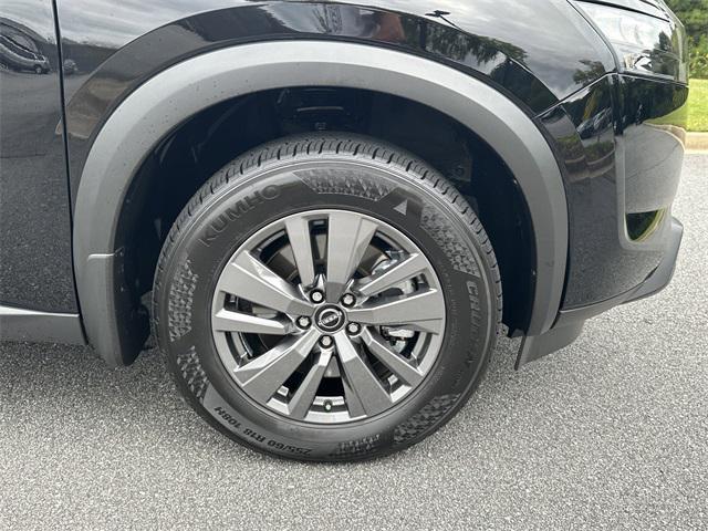 2025 Super Black Nissan Pathfinder
