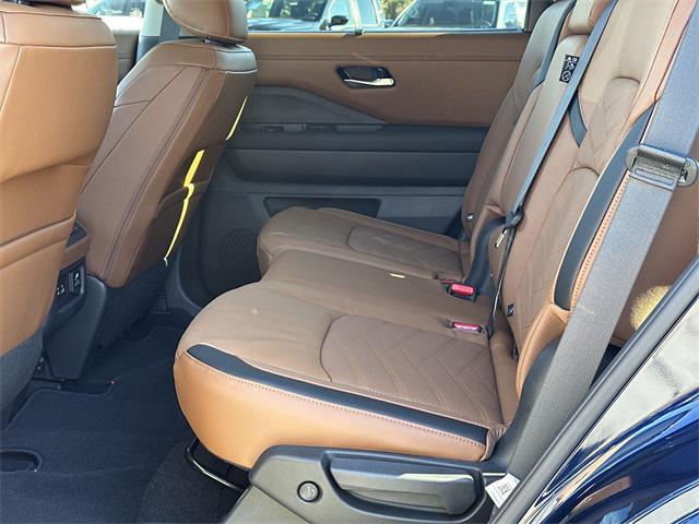 new 2025 Nissan Pathfinder car, priced at $41,174