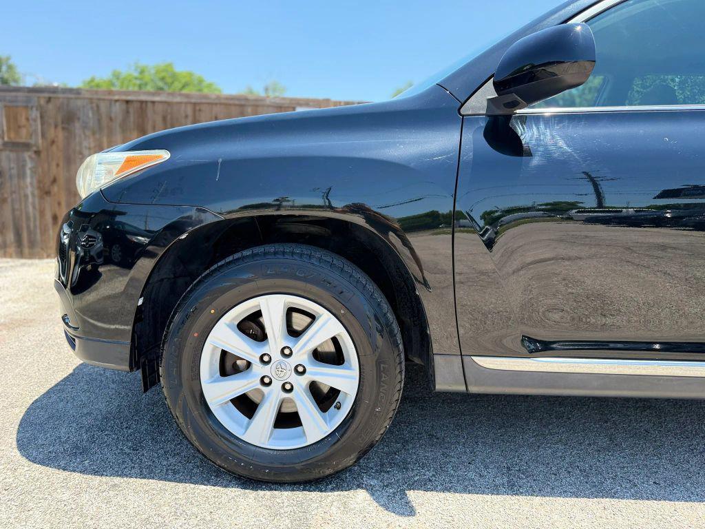 used 2013 Toyota Highlander car, priced at $13,495
