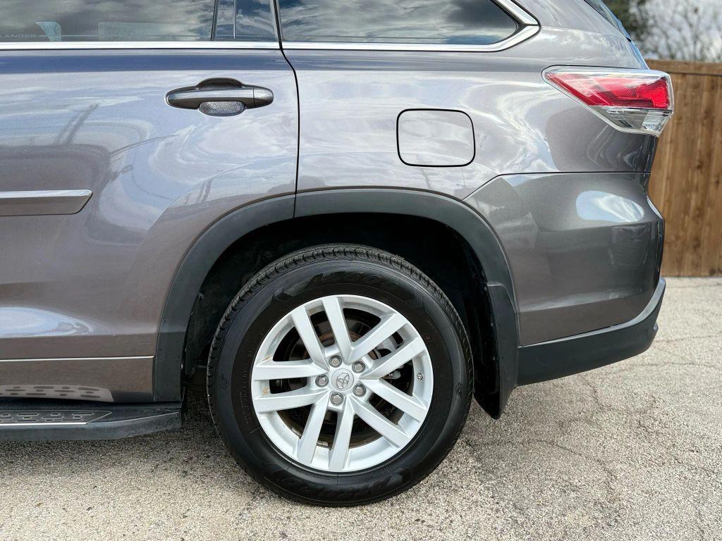 used 2015 Toyota Highlander car, priced at $13,888