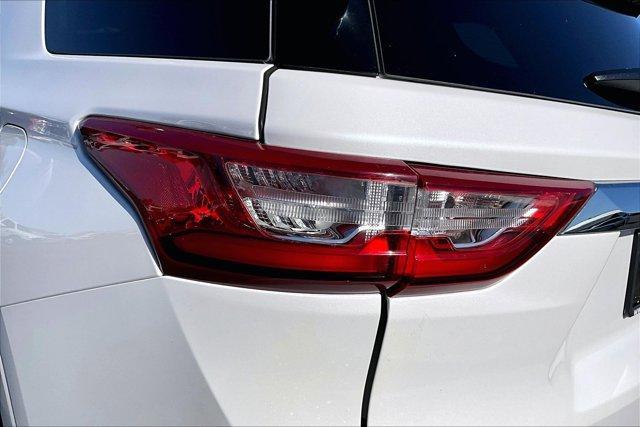 used 2019 Chevrolet Traverse car, priced at $22,359
