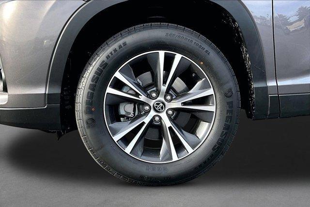 used 2019 Toyota Highlander car, priced at $23,089