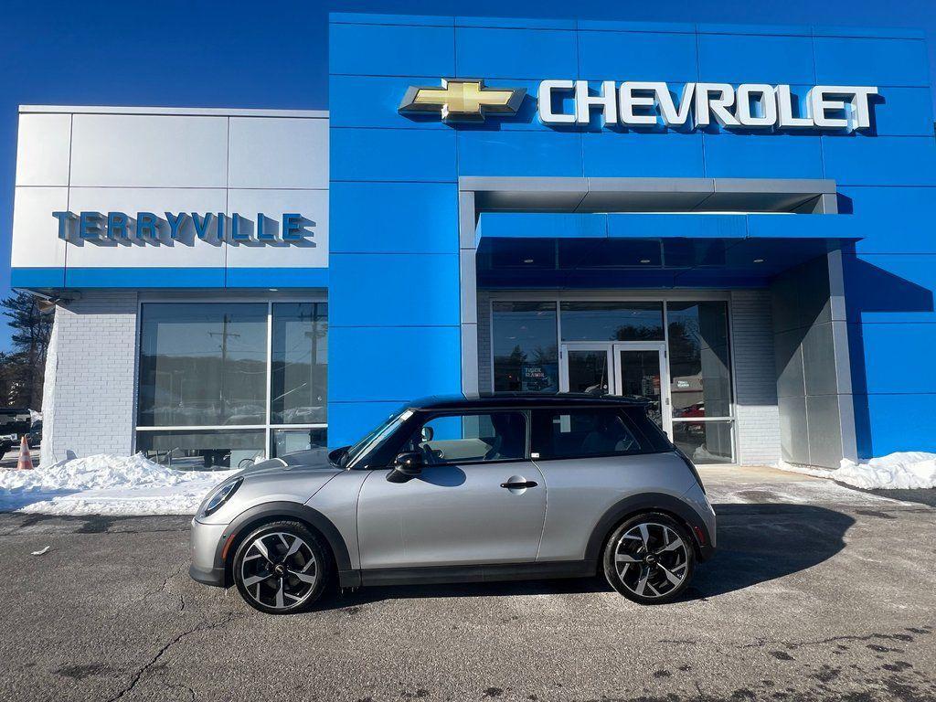 used 2025 MINI Hardtop car, priced at $28,960
