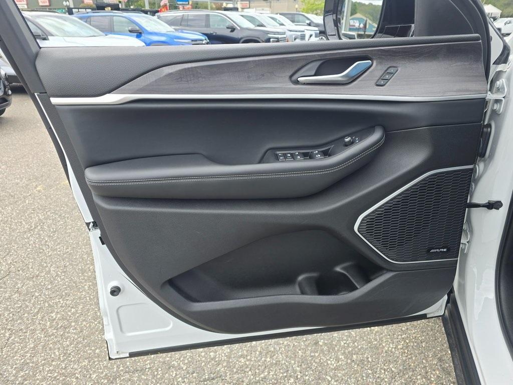 used 2022 Jeep Grand Cherokee car, priced at $28,941