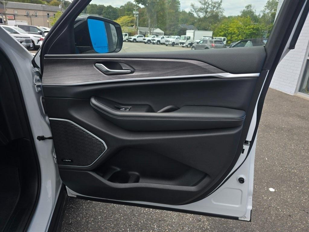 used 2022 Jeep Grand Cherokee car, priced at $28,941