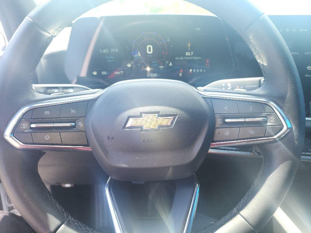 used 2025 Chevrolet Equinox car, priced at $27,996
