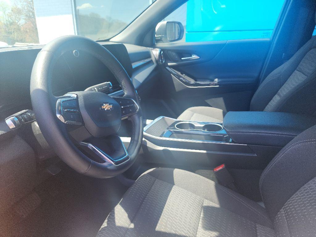 used 2025 Chevrolet Equinox car, priced at $27,996