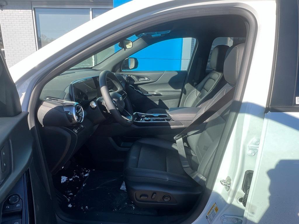 new 2026 Chevrolet Equinox car, priced at $33,180