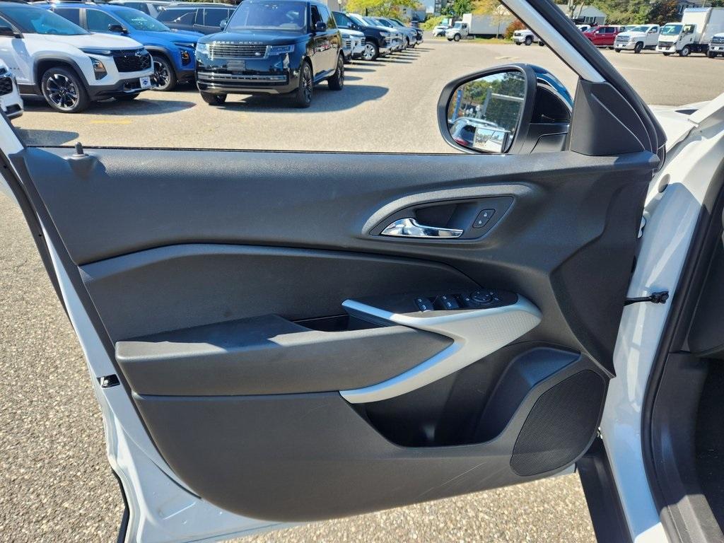 used 2025 Chevrolet Trax car, priced at $22,605