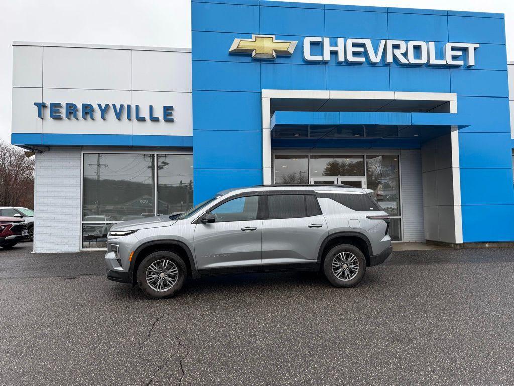 used 2025 Chevrolet Traverse car, priced at $37,498