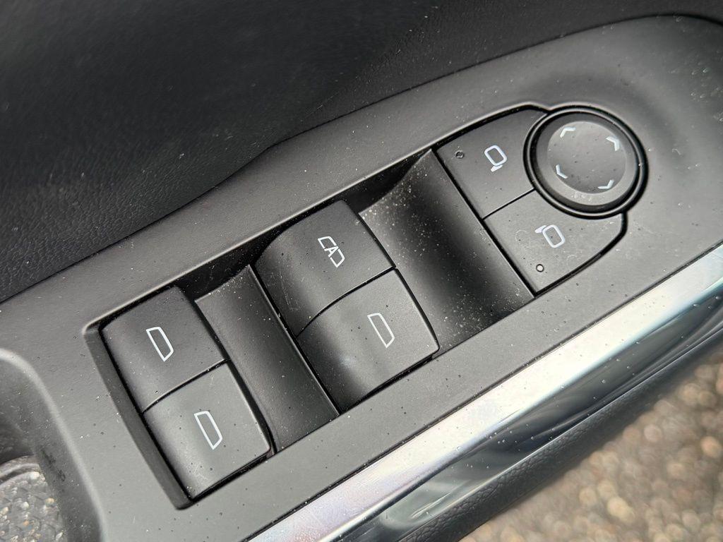 used 2025 Chevrolet Traverse car, priced at $37,498