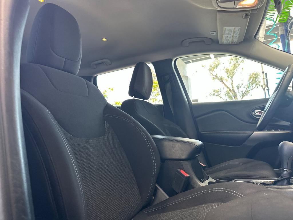 used 2019 Jeep Cherokee car, priced at $10,997