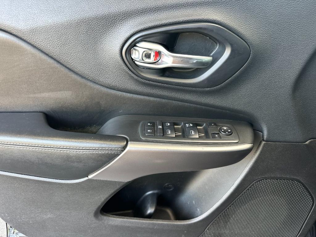 used 2019 Jeep Cherokee car, priced at $10,997