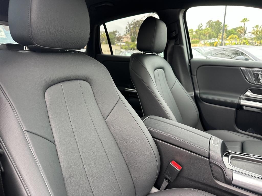 new 2025 Mercedes-Benz GLA 250 car, priced at $45,845