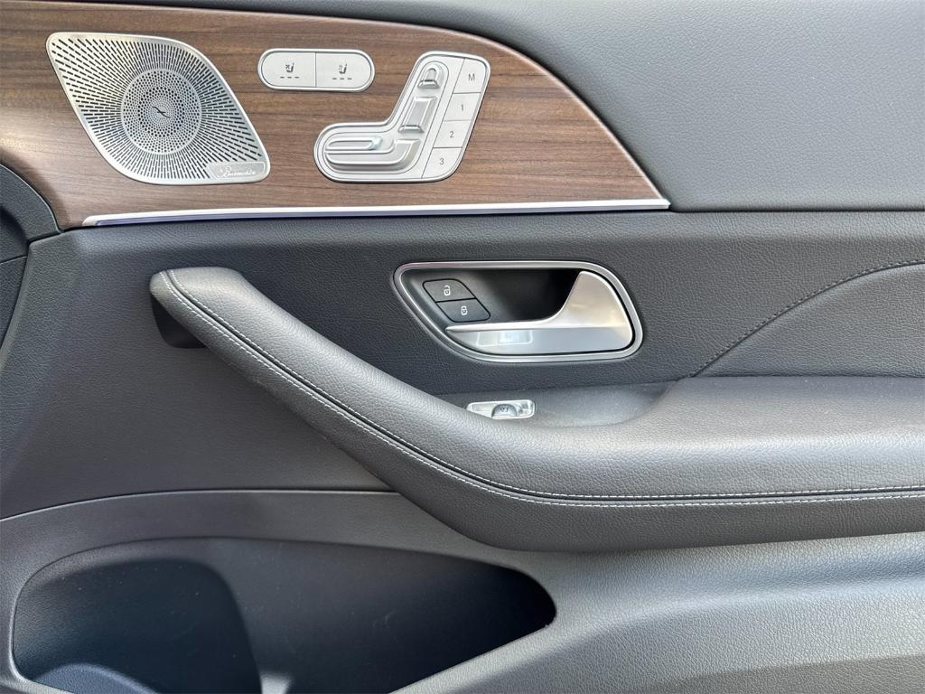 new 2025 Mercedes-Benz GLS 450 car, priced at $105,530