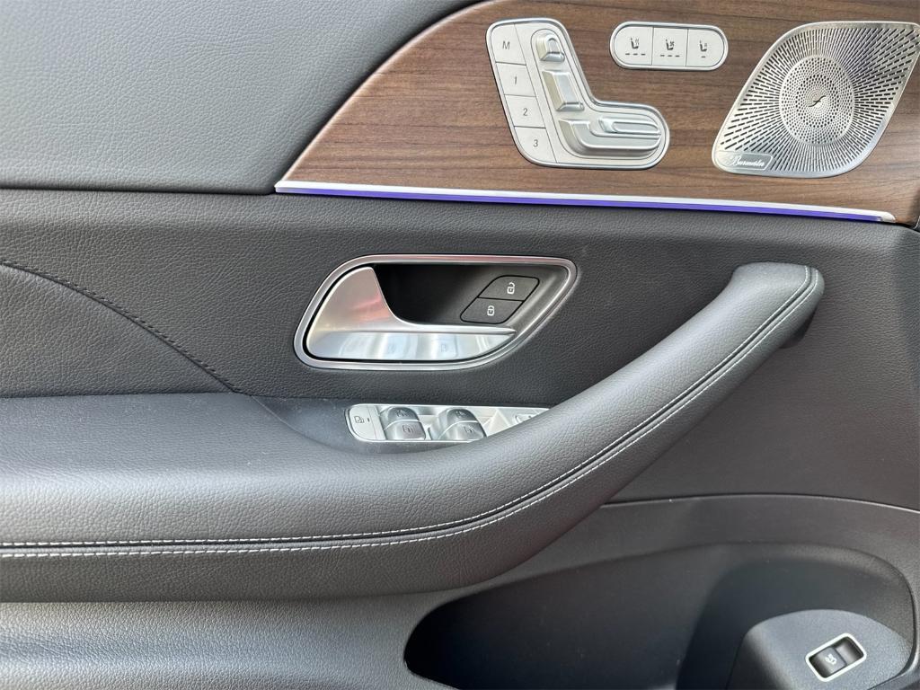 new 2025 Mercedes-Benz GLS 450 car, priced at $105,530