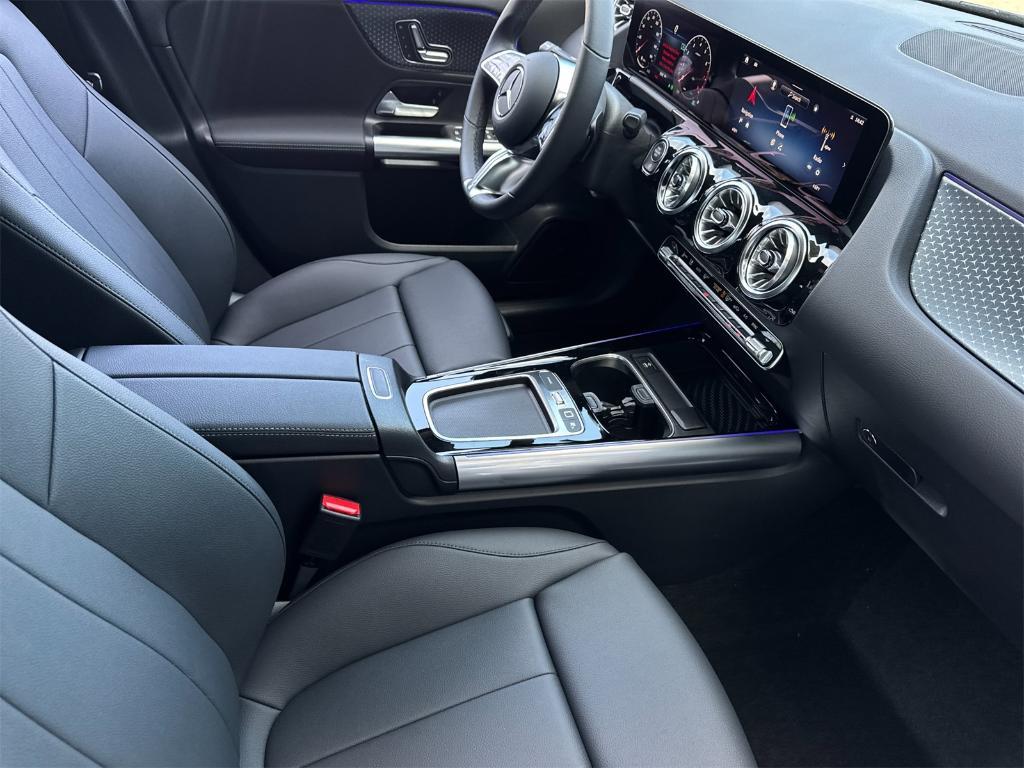 new 2025 Mercedes-Benz GLA 250 car, priced at $46,195