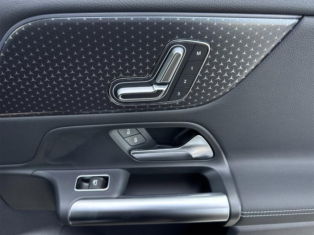 new 2025 Mercedes-Benz GLA 250 car, priced at $46,195