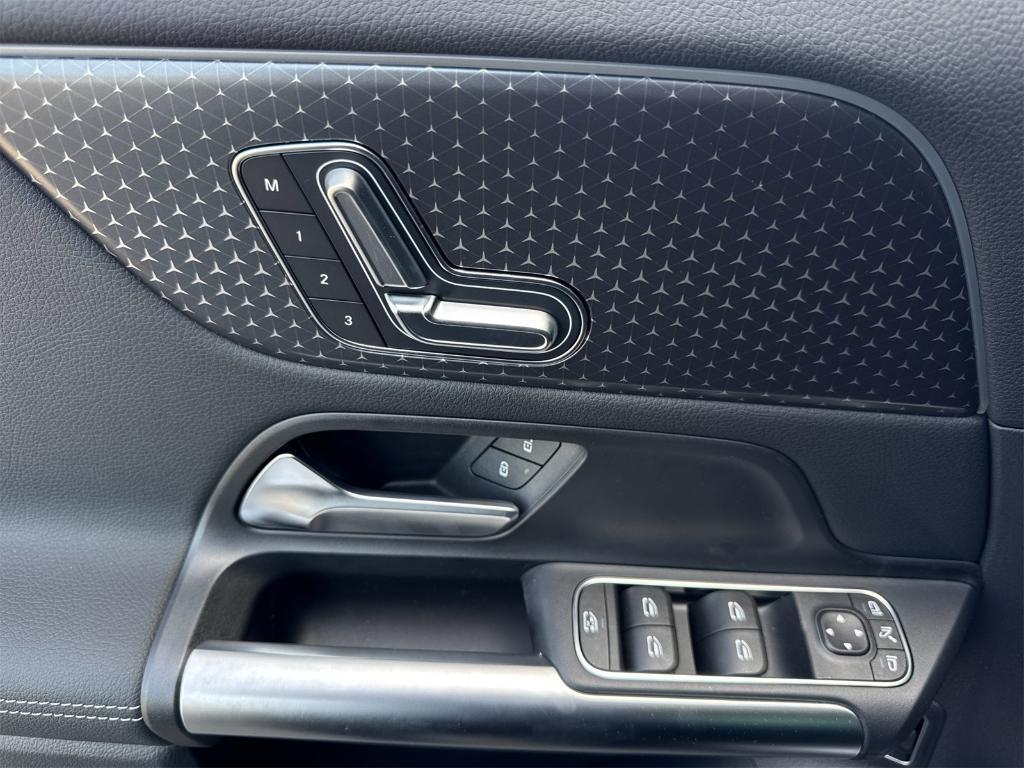 new 2025 Mercedes-Benz GLA 250 car, priced at $46,195