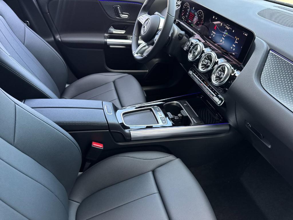 new 2025 Mercedes-Benz GLA 250 car, priced at $46,195
