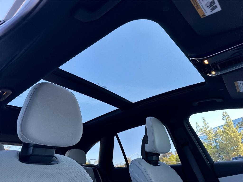 new 2025 Mercedes-Benz GLC 300 car, priced at $61,805