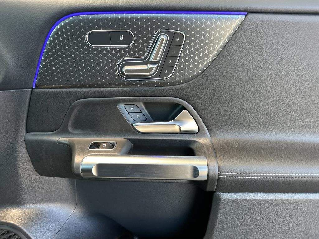 new 2025 Mercedes-Benz GLB 250 car, priced at $49,870