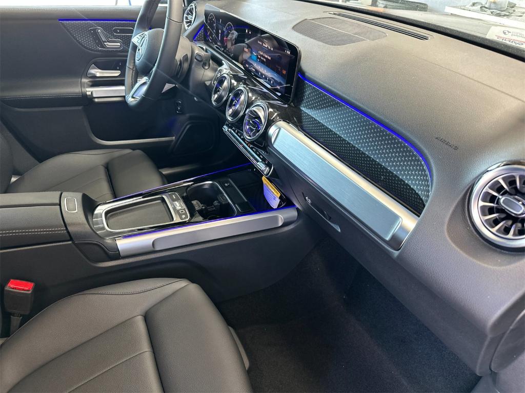new 2025 Mercedes-Benz GLB 250 car, priced at $49,870