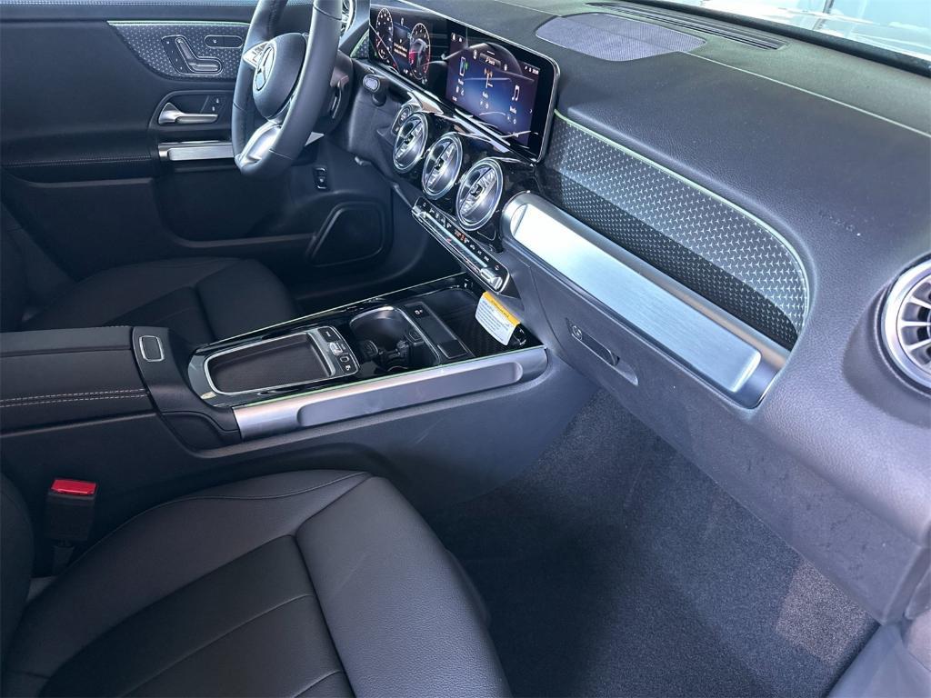 new 2025 Mercedes-Benz GLB 250 car, priced at $49,870