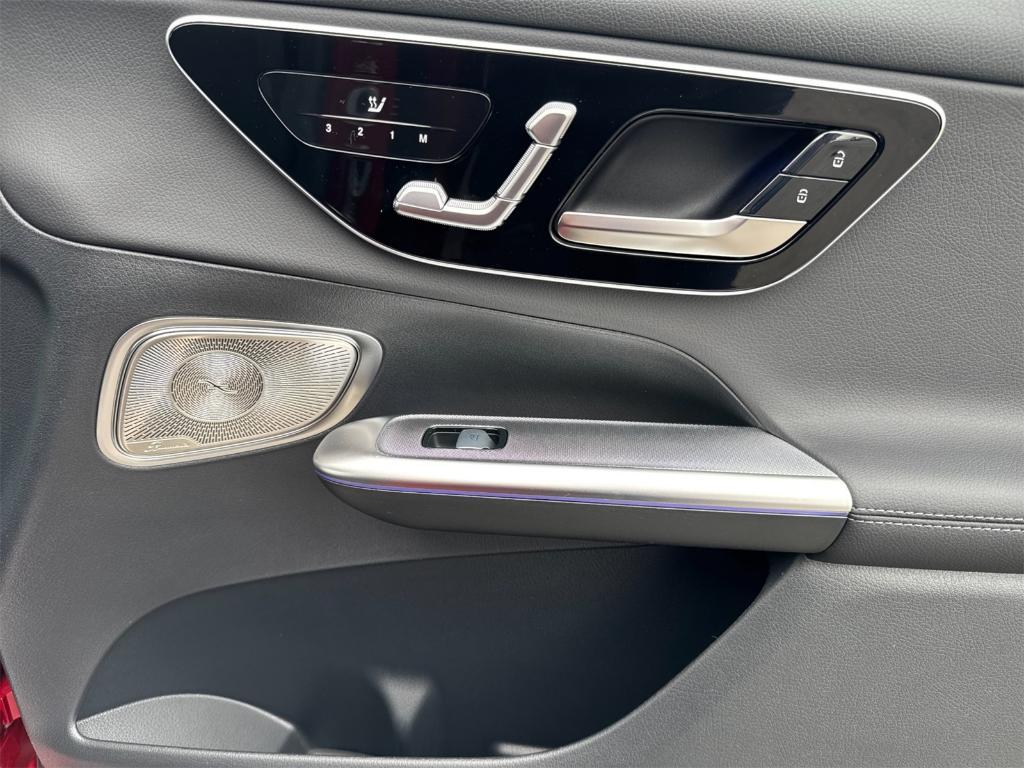 new 2025 Mercedes-Benz GLC 300 car, priced at $60,905