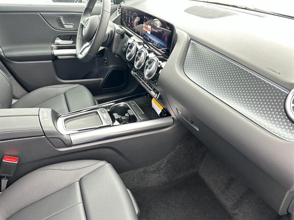 new 2025 Mercedes-Benz GLA 250 car, priced at $45,845