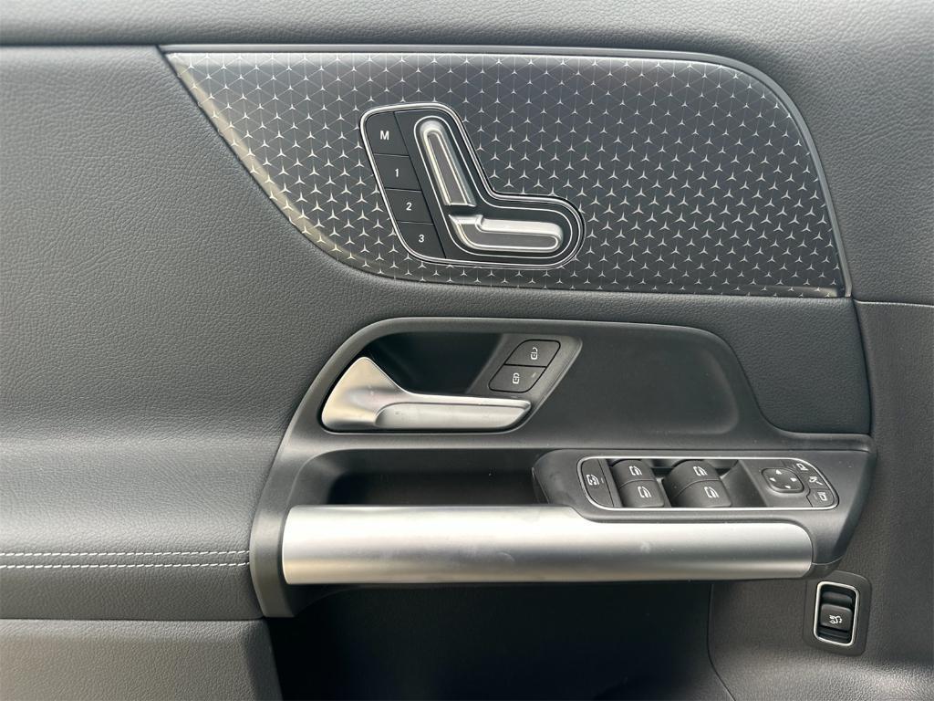 new 2025 Mercedes-Benz GLA 250 car, priced at $45,845