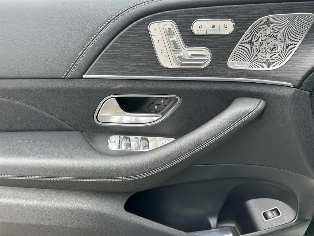 new 2025 Mercedes-Benz GLS 580 car, priced at $129,410