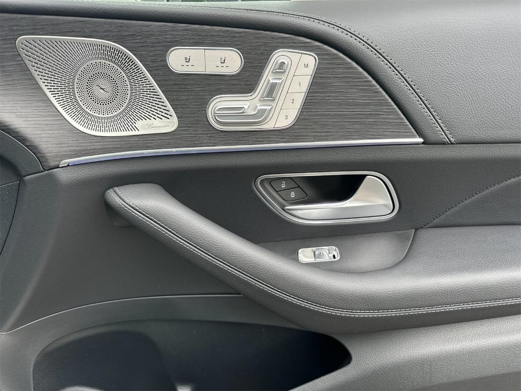 new 2025 Mercedes-Benz GLS 580 car, priced at $129,410