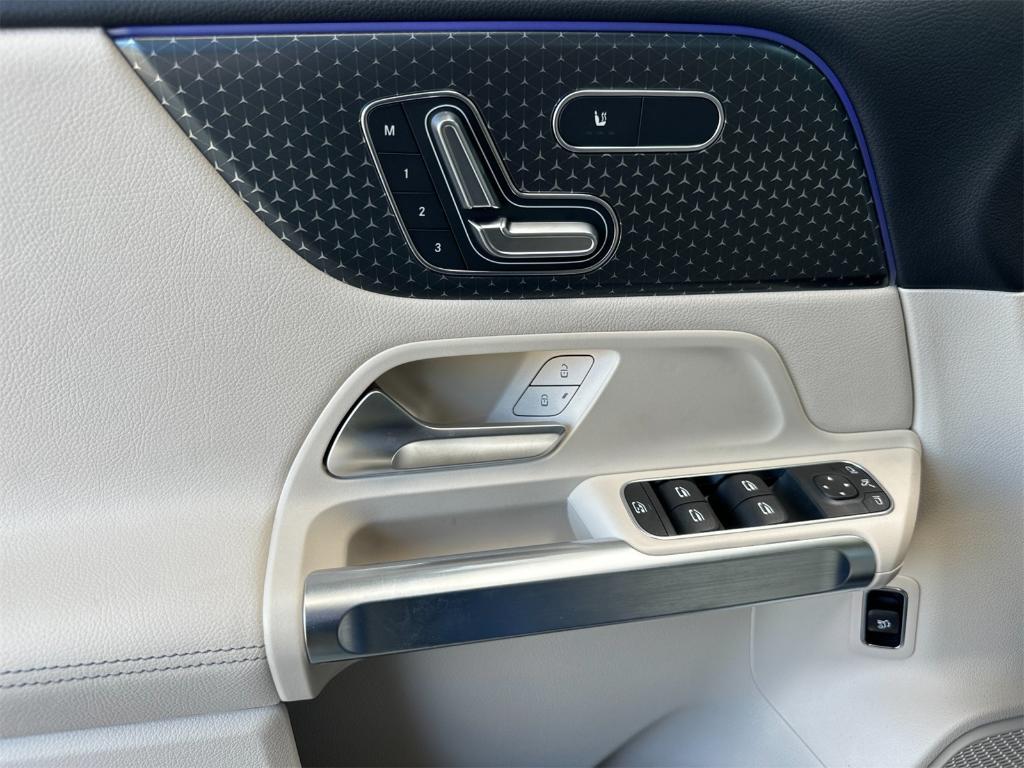 new 2025 Mercedes-Benz GLB 250 car, priced at $50,620