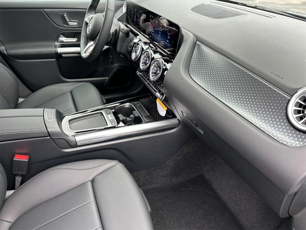 new 2025 Mercedes-Benz GLA 250 car, priced at $45,845