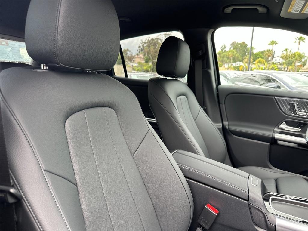 new 2025 Mercedes-Benz GLA 250 car, priced at $45,845