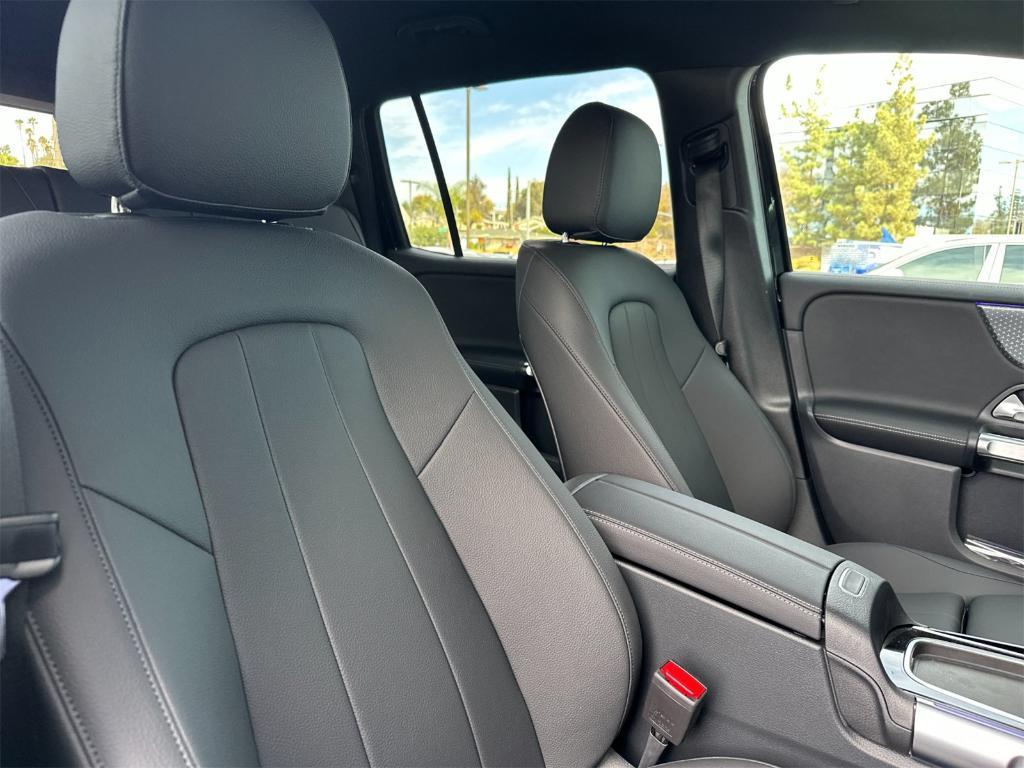 new 2025 Mercedes-Benz GLB 250 car, priced at $49,870