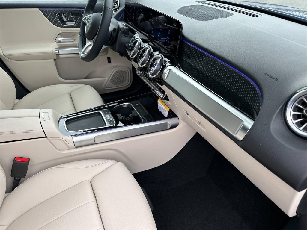 new 2025 Mercedes-Benz GLB 250 car, priced at $50,620